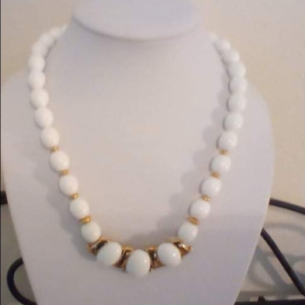 Trifari Milk‎ glass gold tone finish 18 inch necklace